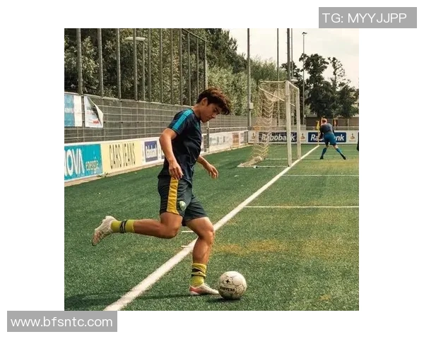 足球明星穿搭风潮过膝袜时尚写真展现运动魅力与个性风格